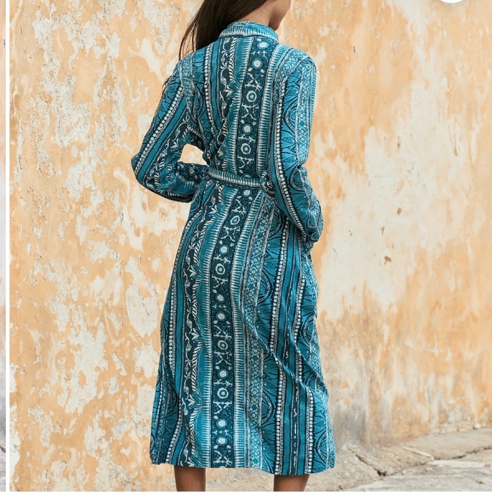 Peruvian Connection Navy and White Robe - Picture 8 of 10